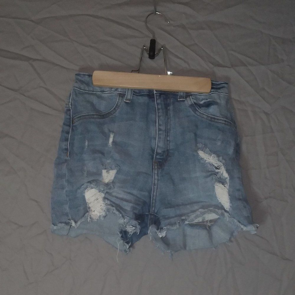 Fashion Nova shorts, distressed, size small (26 waist) Jean Shorts (W616)